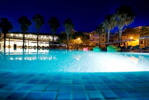 Piscina noche | Resort Vacances Menorca Ciudadela