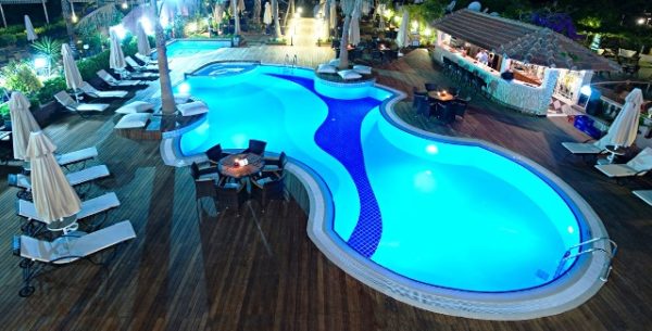 Hotel Savk piscina